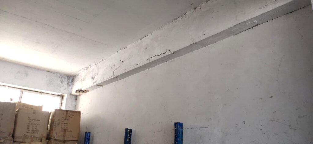 Dinding Retak Mibu sipil